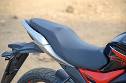 2018 TVS Apache RTR 160 4V vs Suzuki Gixxer SP image gallery