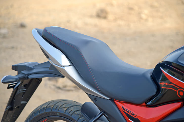 2018 TVS Apache RTR 160 4V vs Suzuki Gixxer SP image gallery