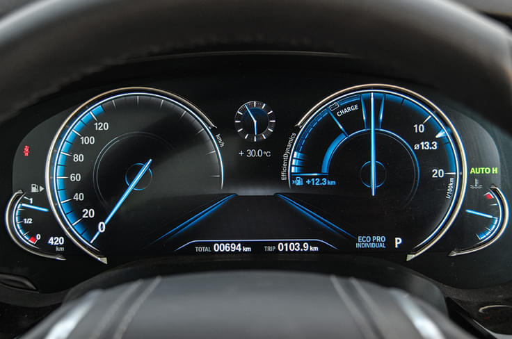 Digital instrument screen changes theme with each driving mode. Pictured here is Eco Pro mode. Digital instrument screen changes theme with each driving mode. Pictured here is Eco Pro mode.