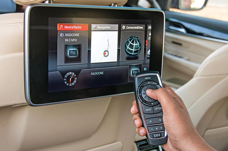 While they may look like tablets, the rear
entertainment displays are not touchscreens. While they may look like tablets, the rear
entertainment displays are not touchscreens.