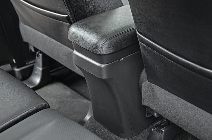 Lack of rear AC vents can be felt on a hot day.