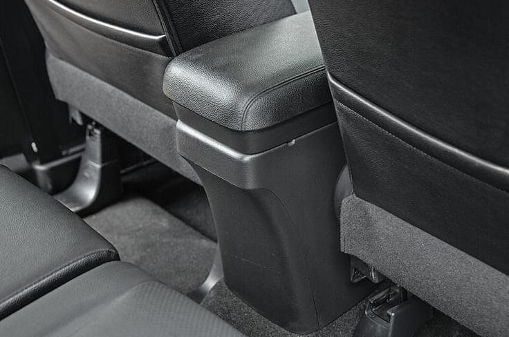 Lack of rear AC vents can be felt on a hot day. Lack of rear AC vents can be felt on a hot day.