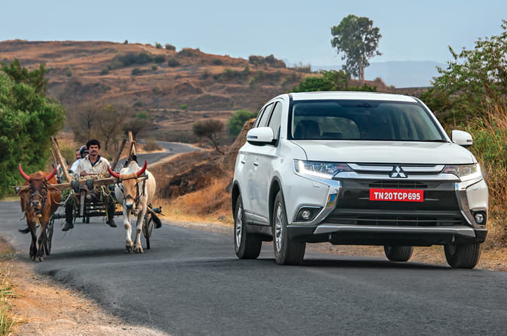2018 Mitsubishi Outlander image gallery
