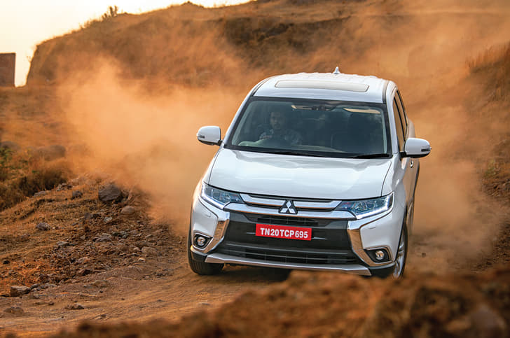 2018 Mitsubishi Outlander image gallery
