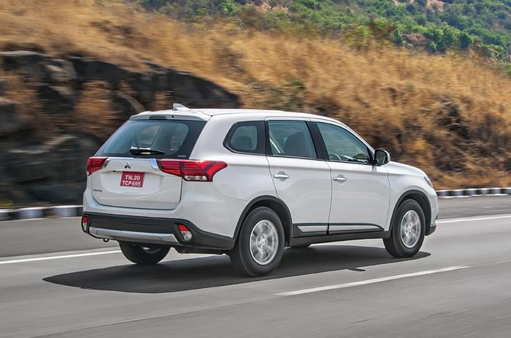 The rear is not the Outlander’s best angle. It looks a bit plain compared to the front. The rear is not the Outlander’s best angle. It looks a bit plain compared to the front.