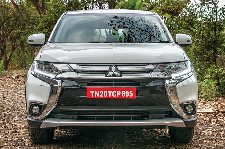 Chrome-heavy family grille looks good. Chrome-heavy family grille looks good.