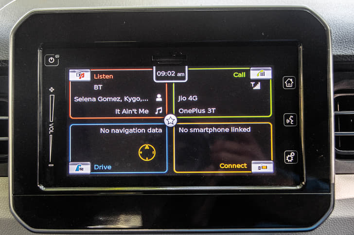 Offset placement of the screen feels like an afterthought. Touch responses are a bit slow.
But good graphics make it
very easy to read.