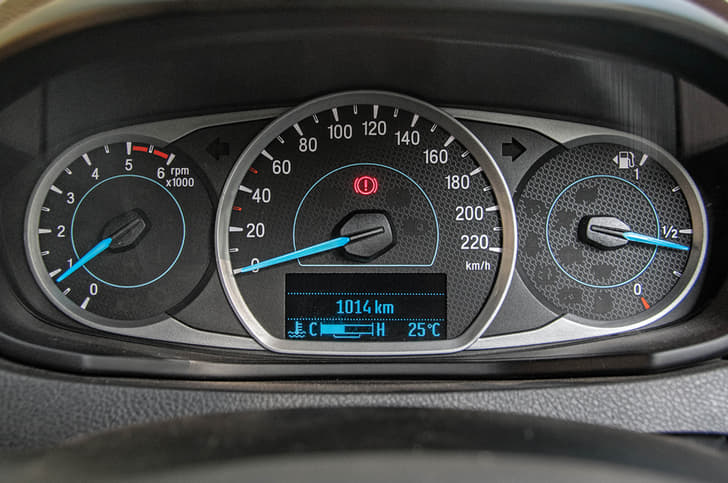 The Freestyle's instrument panel design is too
plain. Should've been updated.