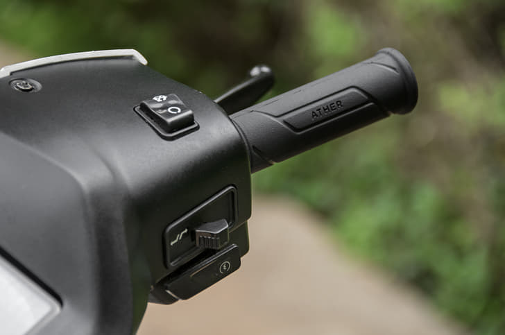 Note two-step switch in the centre, usable for scrolling through screen options/prompts.