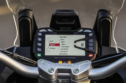 Full-colour TFT screen available only on the S variant.