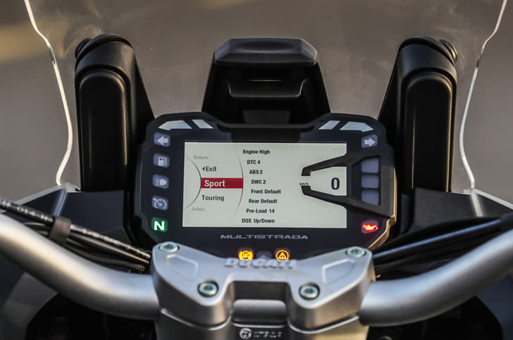 Full-colour TFT screen available only on the S variant.