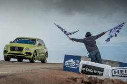 Bentley Bentayga Front Right Three Quarter