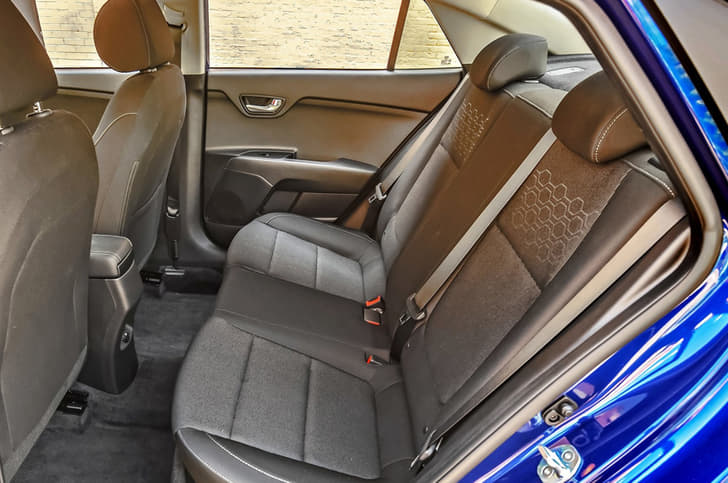 Kia Rio sedan image gallery