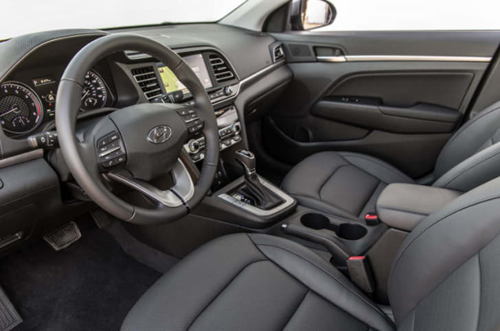 2019 Hyundai Elantra image gallery