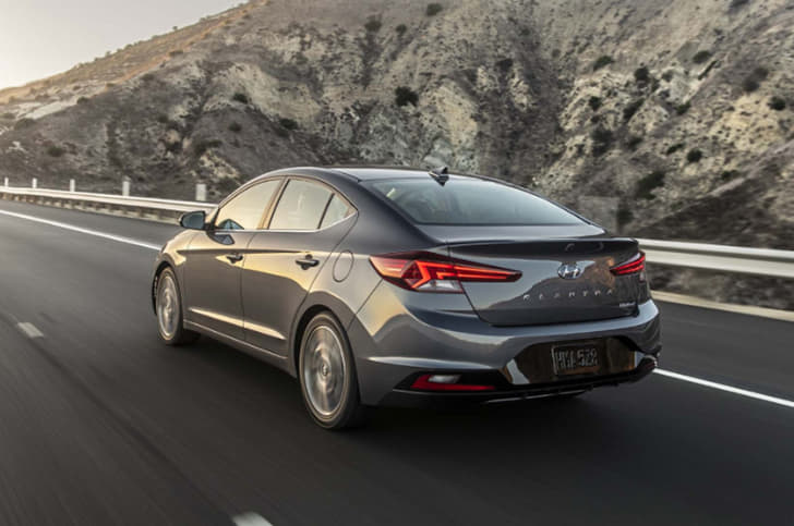 2019 Hyundai Elantra image gallery
