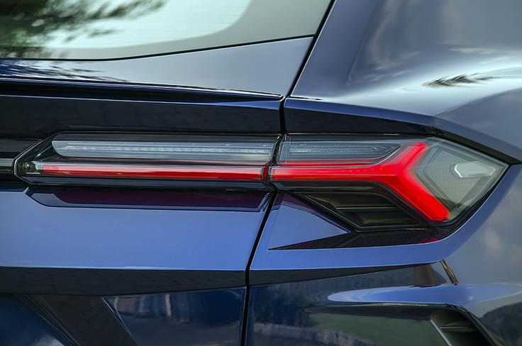 The design of the tail-lamps mirrors that of the headlamps. The design of the tail-lamps mirrors that of the headlamps.