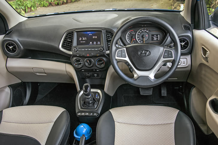 2018 Hyundai Santro image gallery