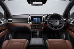 2018 Mahindra Alturas G4 image gallery