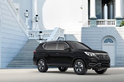 2018 Mahindra Alturas G4 image gallery