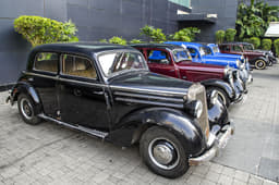 That's a 170S in the foreground, and a line of 170Vs behind. 