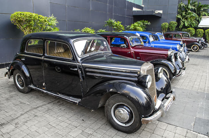 That's a 170S in the foreground, and a line of 170Vs behind. 