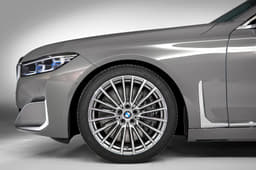 2019 BMW 7 Series image gallery
