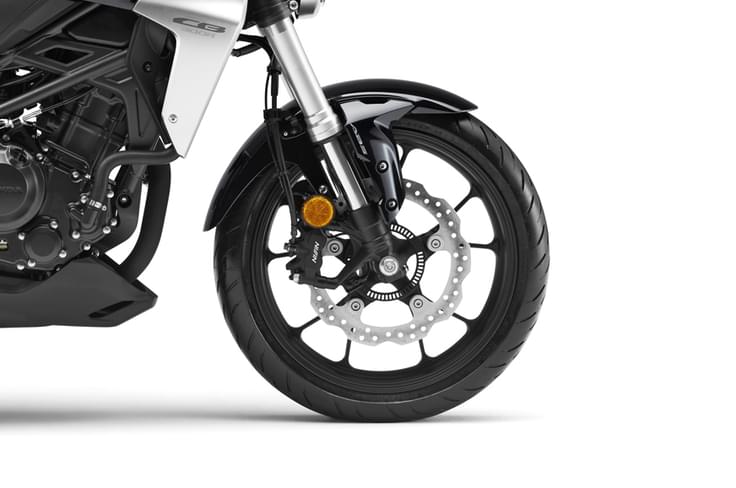 The CB uses a 296mm disc and a four-pot caliper at the front. The CB uses a 296mm disc and a four-pot caliper at the front.