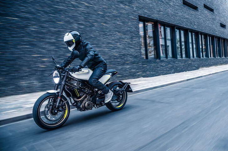 The 43mm USD fork appears similar to the one on the 390 Duke.