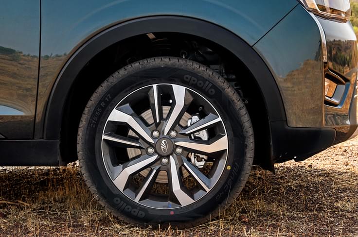 17-inch diamond-cut alloy wheels offered on the top-spec W8 (O) variant. 17-inch diamond-cut alloy wheels offered on the top-spec W8 (O) variant.