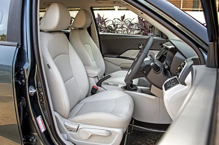 XUV300 W8 (O) comes with leatherette seating surfaces. XUV300 W8 (O) comes with leatherette seating surfaces.
