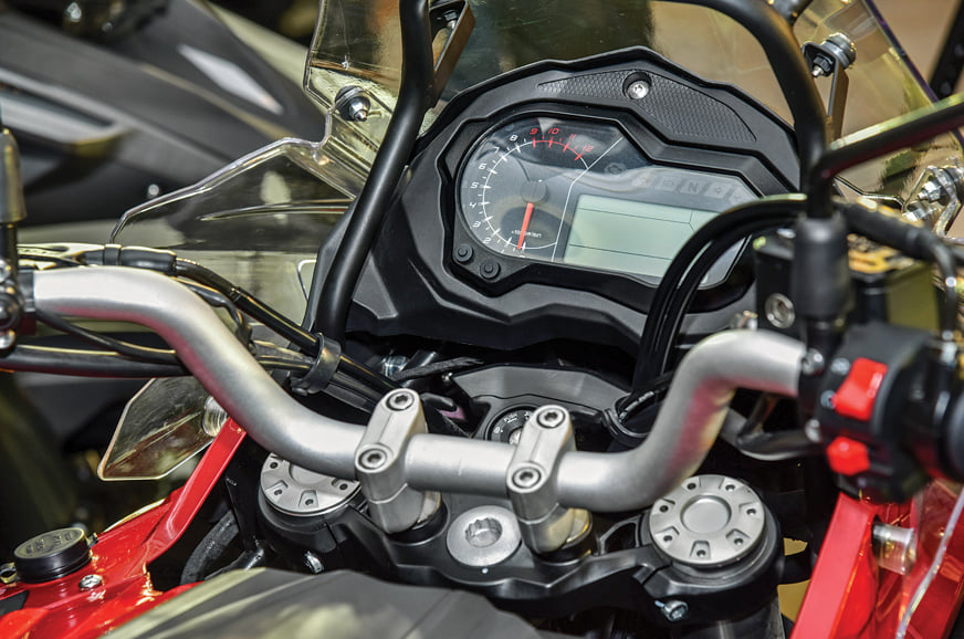 The instrument cluster features an analogue rpm gauge. 