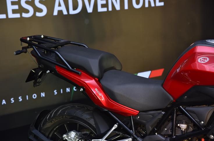 The seat height on the standard model is 800mm. The seat height on the standard model is 800mm.