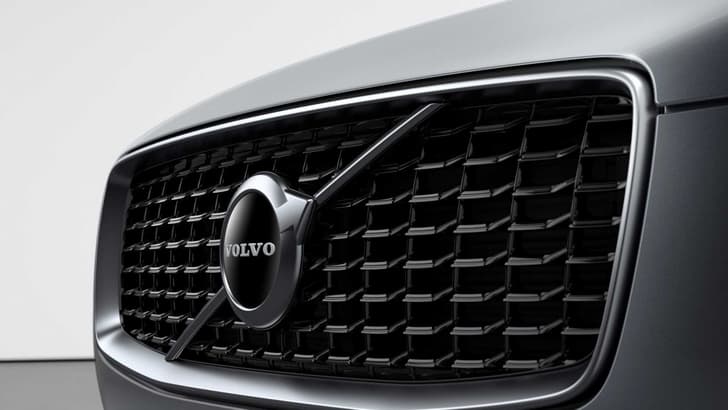 Volvo XC90 facelift image gallery
