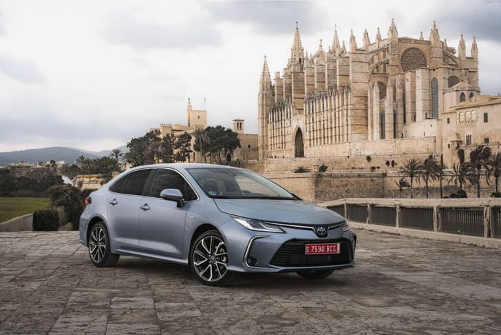 2020 Toyota Corolla image gallery