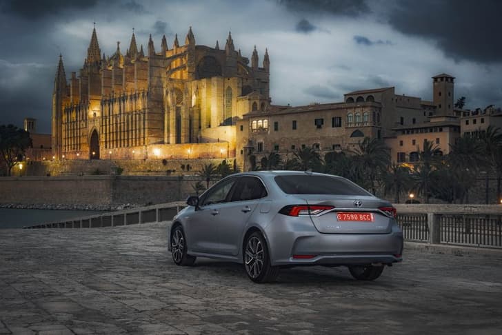 2020 Toyota Corolla image gallery