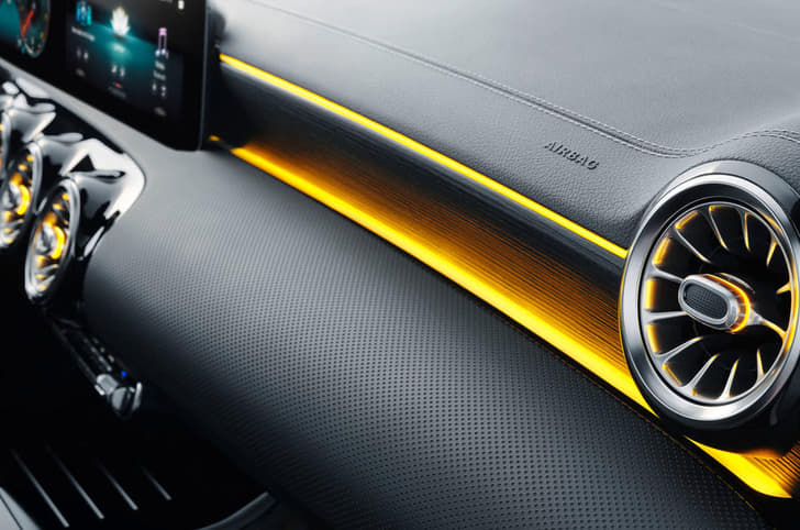 New Mercedes-Benz CLA Shooting Brake image gallery 