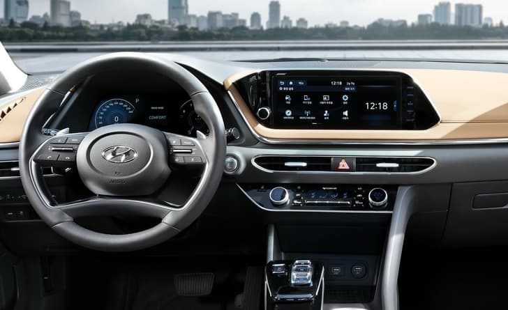 2020 Hyundai Sonata image gallery
