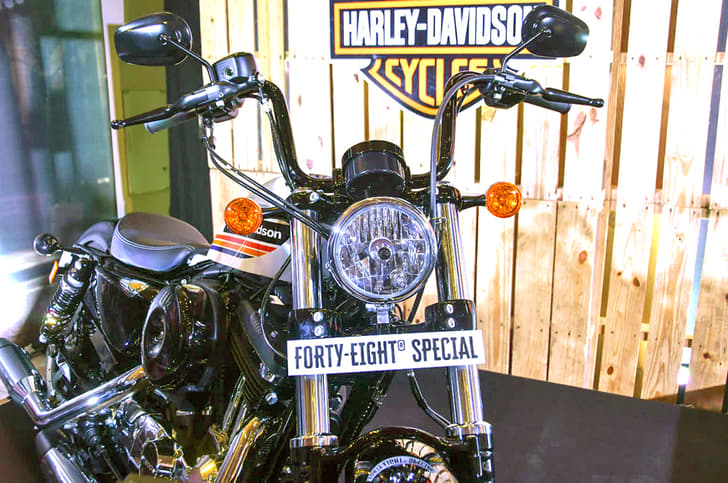 Ape-hanger-styled handlebar.