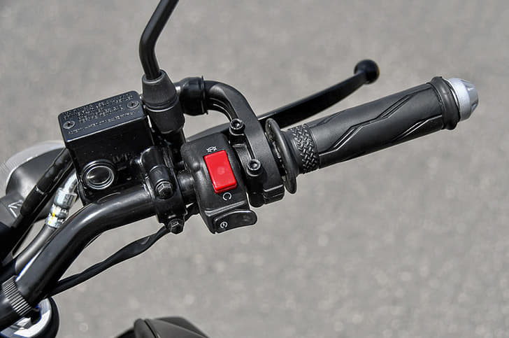 2019 Yamaha MT-15 switchgear