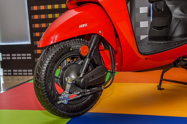 The Pleasure Plus gets drum brakes at either end. The Pleasure Plus gets drum brakes at either end.