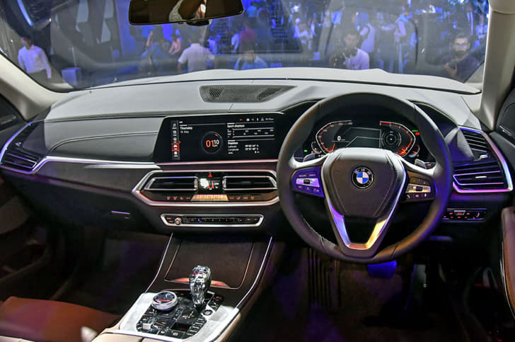 2019 BMW X5 image gallery