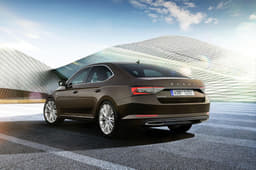 Skoda Superb facelift image gallery