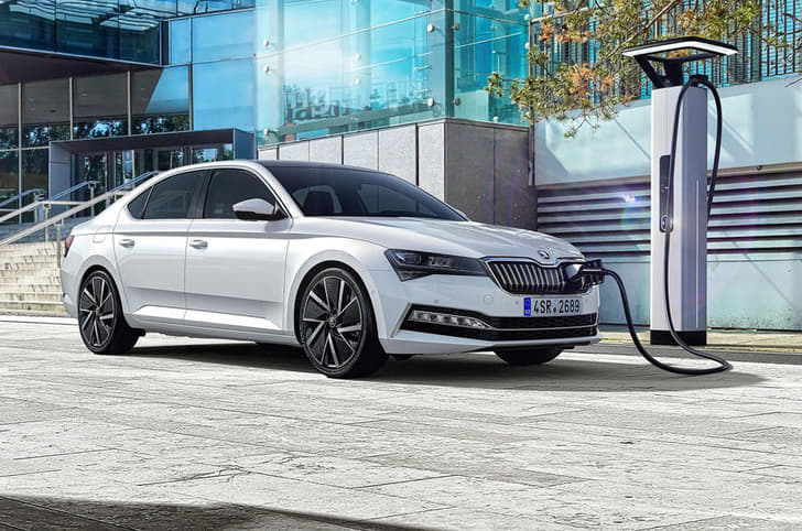 Skoda Superb facelift image gallery