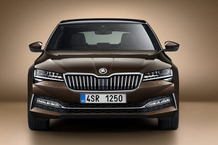 Skoda Superb facelift image gallery