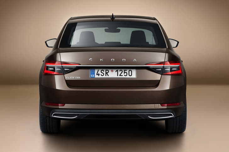 Skoda Superb facelift image gallery