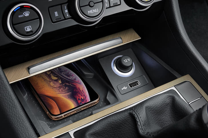 Skoda Superb facelift image gallery