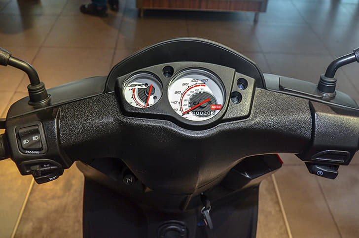 The Storm features a basic instrument console, also seen on the SR 125.