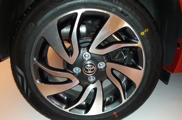 Alloy Wheels Image - 7947