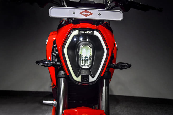 The Hexagon-shaped headlight looks futuristic.