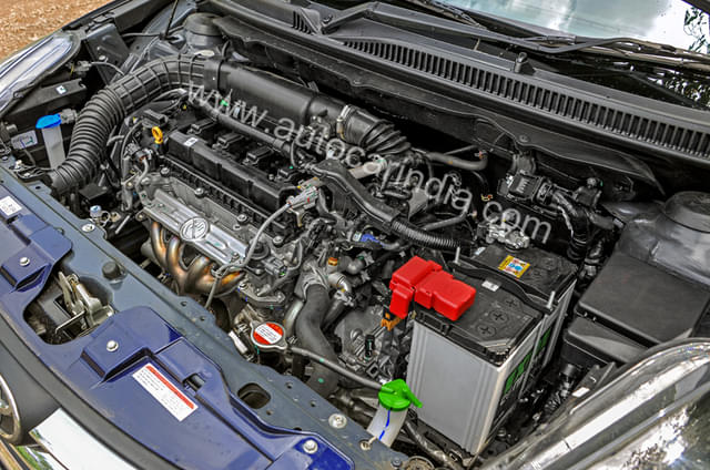 Open Bonnet Engine Shot Image - 8017